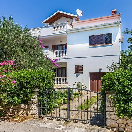 Apartment Amazing In With Wifi Petrcane